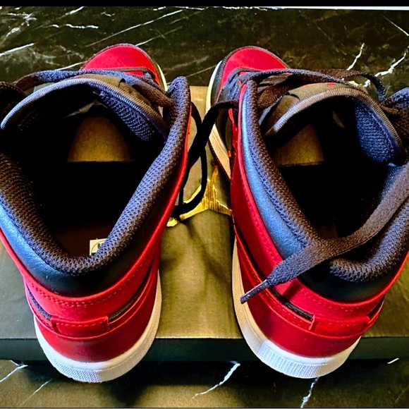 Nike shoes (Big Girls) - Picture 7 of 10